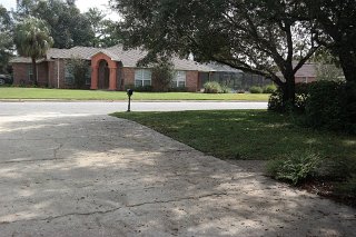 Driveway Plenty of Parking